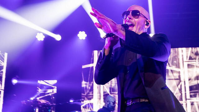 Pitbull es el encargado de conducir la gala musical. (Foto: Instagram)