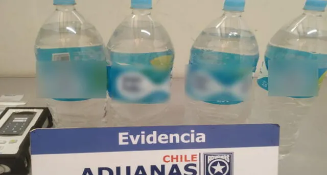 Chofer trató de pasar droga oculta en botellas de agua de Tacna a Chile.