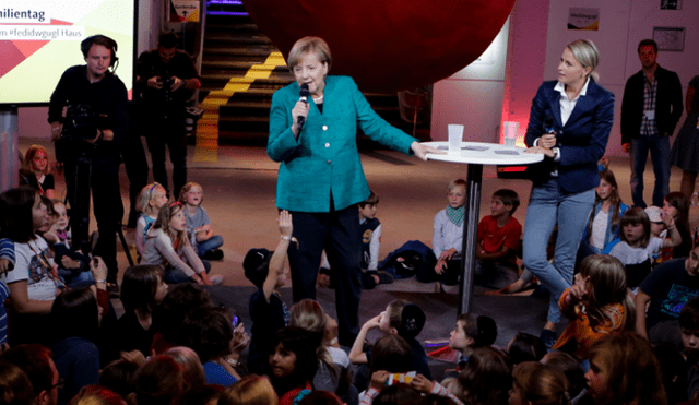 Angela Merkel fue entrevistada por niños y reveló curiosos detalles de su vida [VIDEO] 