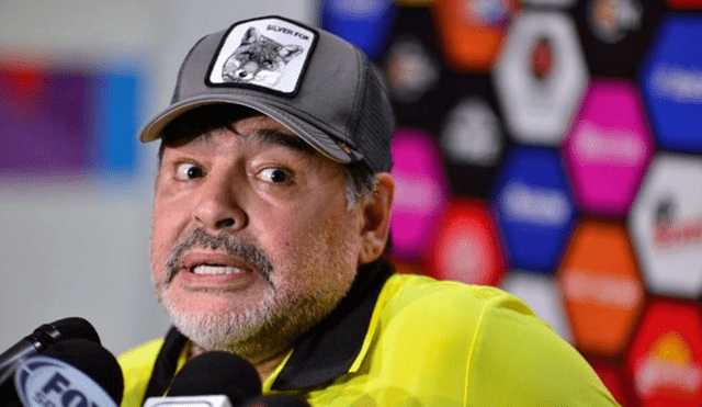 Detienen a Diego Maradona en aeropuerto de Argentina [VIDEO]