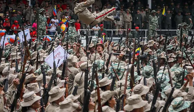 Maduro muestra poderío militar del chavismo en desfile armado de milicia bolivariana [FOTOS]