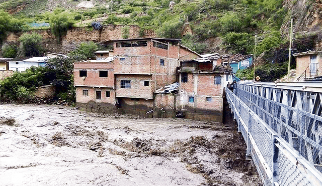 Viviendas en peligro de colapsar por crecida de caudal de río en Huari