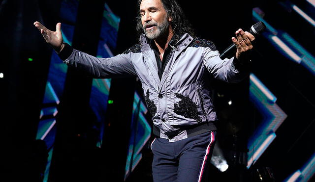 Marco Antonio Solís se vuelve objeto de deseo tras publicar foto en gimnasio [FOTOS]