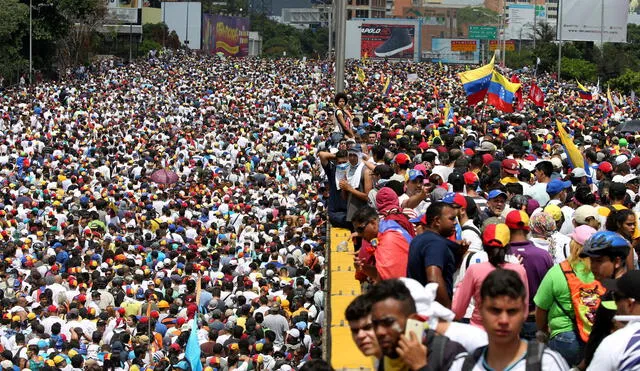 Mar humano cubre calles de Venezuela y exige elecciones [VIDEO]