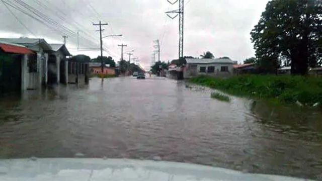 Madre de Dios: calles quedan inundadas luego de varias horas de lluvia