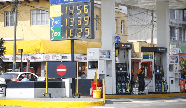 Buscar el combustible más barato genera competencia en el mercado