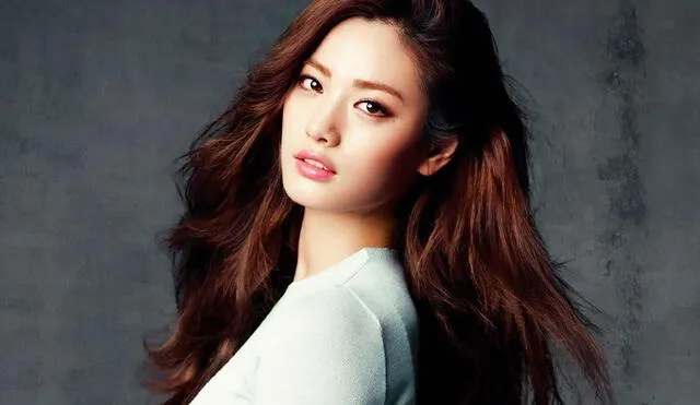Im Jin-ah, más conocida como Nana, es una cantante, compositora, actriz y modelo surcoreana.