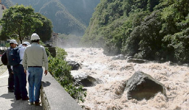 Riesgo. El caudal del río Vilcanota ha crecido rápidamente. Autoridades deben tomar acciones. (Foto: Andina)