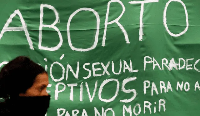 Policía argentino se muestra en contra del aborto y autoridades toman radical decisión