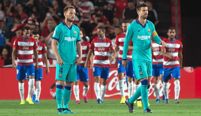 Ramón Azeez aprovechó un error de la defensa del FC Barcelona para marcar el 1-0 del Granada con golpe de cabeza. | Foto: AFP