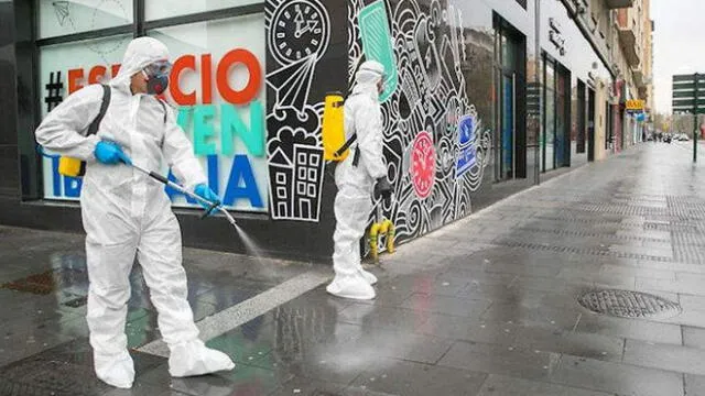 Desinfección en calles de Madrid, España. Foto: EFE.