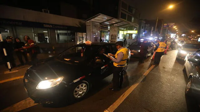 Taxis y combis informales fueron enviados a depósito municipal