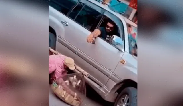 Desliza las imágenes para conocer el noble gesto de un hombre al liberar a unas pequeñas aves de su jaula. Foto: Leo Arriaga.