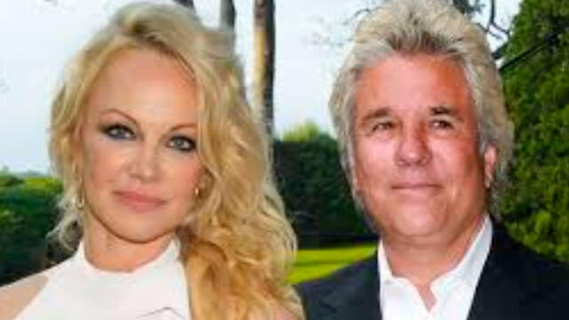 Jon Peters terminó su relación con Pamela Anderson a través de un mensaje de texto | Foto: Difusión
