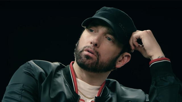 Eminem lanzó su primer álbum de estudio Infinite en 1996, pero recién se hizo popular en 1999 con su segundo álbum The Slim Shady LP, el cual ganó un premio Grammy por Mejor Álbum de Rap.