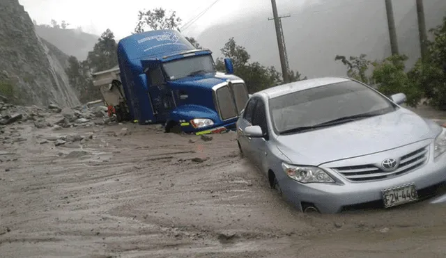 Vía de la Carretera Central queda bloqueada tras caída de huaico en Huarochirí [FOTOS]