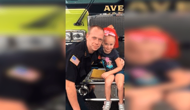 Jimmy Karlbon con su hija Madalyn, reconocida como "heroína" por el cuerpo de bomberos. Fuente: Departamento de Bomberos de Avenel.