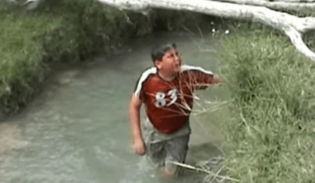 YouTube: hombre cruza río y termina recreando la famosa 'caída de Edgar' [VIDEO]