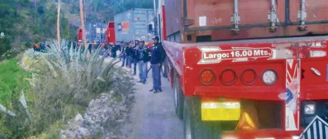 Ronderos se enfrentan a PNP por retener camiones