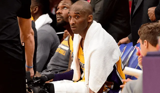 Kobe Bryant: subastan toalla que utilizó la estrella de los Lakers en su último juego en la NBA. Foto: AFP