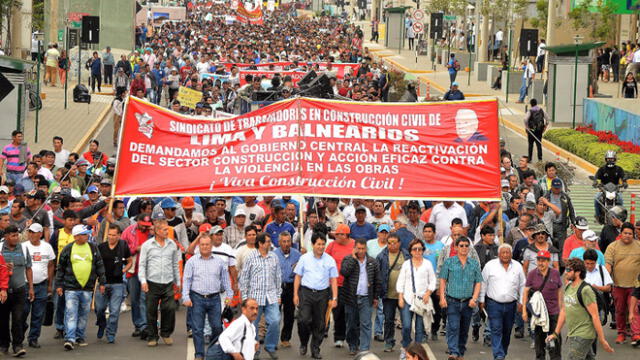 Más de 2 mil obreros marcharon por la reactivación de la construcción