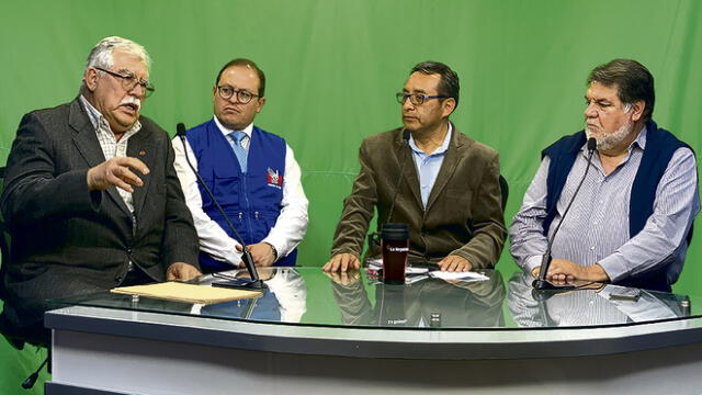 Panel en la república. Rodolfo Marquina, Ángel Manrique y Carlos Leyton abordan la conflictividad social en el país.