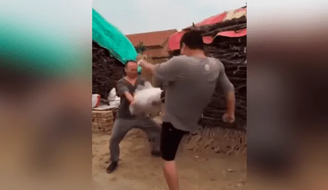 Facebook viral: Albañil tira patada 'karateca' a cemento y deja en ridículo a su ayudante [VIDEO] 