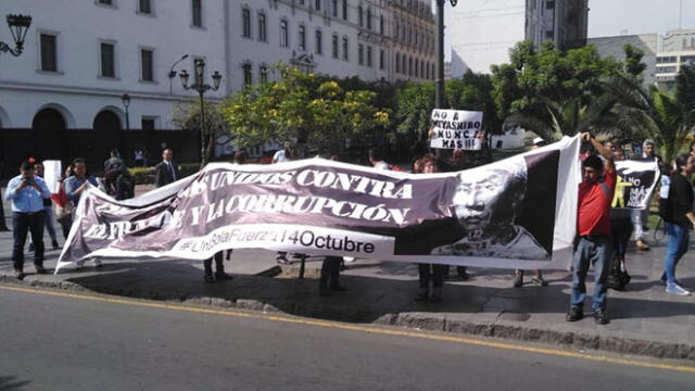 Vecinos de Chorrillos realizan plantón frente a sede del jurado nacional de elecciones