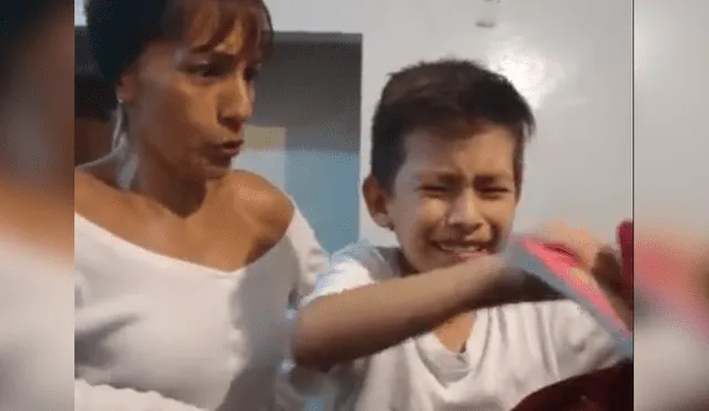 Facebook Viral: niño es sorprendido por su madre al hacer el  #TareaChallenge [VIDEO]
