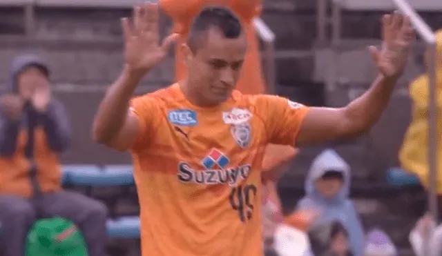 El brasileño Douglas Matos se hizo viral en YouTube por un peculiar gol en la Liga de Japón.