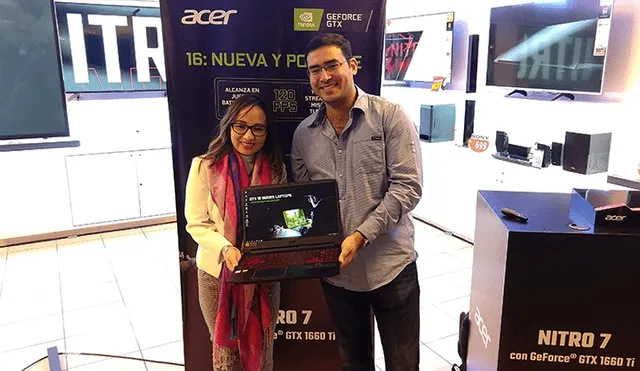 Becket Barrionuevo, gerente de producto de Acer Perú y Augusto Zapata, representante de NVIDIA.