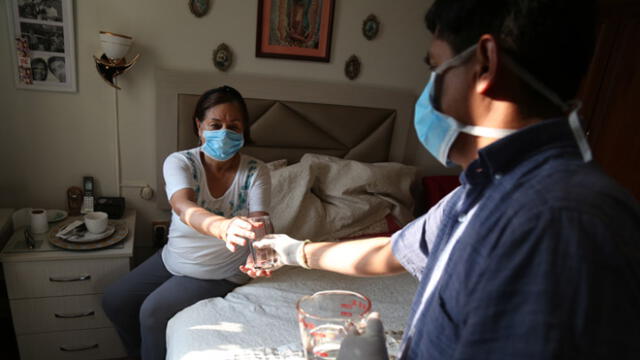 Ministra de Salud dijo que si los síntomas no son agudos, es mejor permanecer en casa. (Foto: Mauricio Malca / La República)