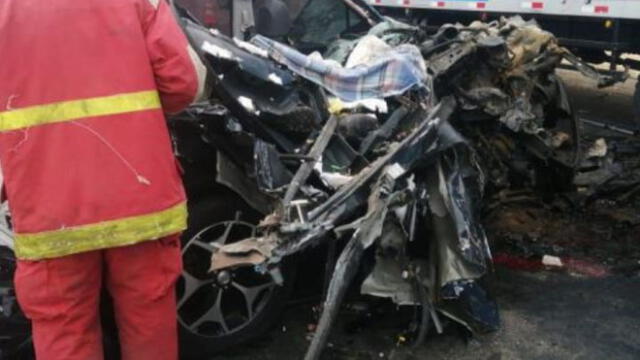 Moderna camioneta quedó completamente destruida, generando la muerte inmediata de su copiloto. (Foto: Difusión)