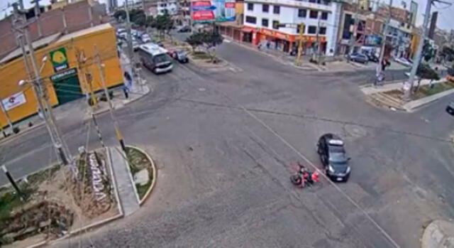 Trujillo: motociclista muere al chocar contra un taxi [VIDEO]