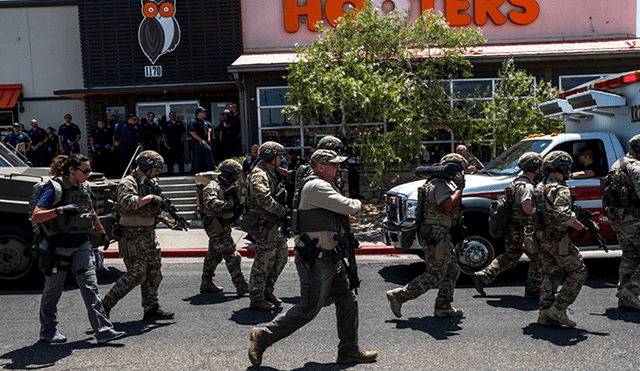 Policía de El Paso reporta que son varios atacantes quienes perpetraron tiroteo en centro comercial de Texas. Foto: AFP