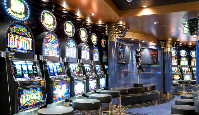 En la embarcación se puede tener acceso a un casino a alta escala.