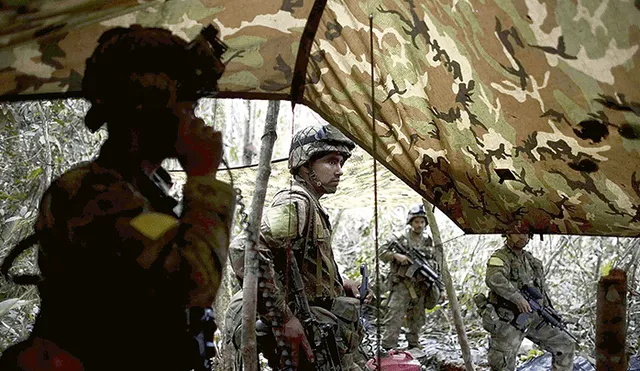 Guerreros. Soldados de elite desarrollan intensos operativos para acabar con los remanentes de las guerrillas colombianas que intentan acabar con el acuerdo de paz en su país. (Foto: AFP)