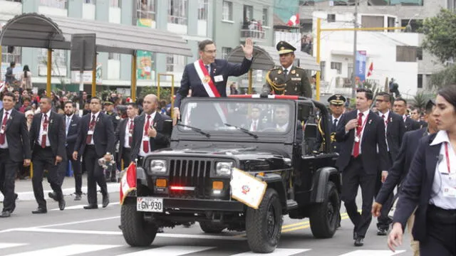 Familias enteras disfrutaron del variado y colorido cronograma del Desfile Militar. (Foto: La República)