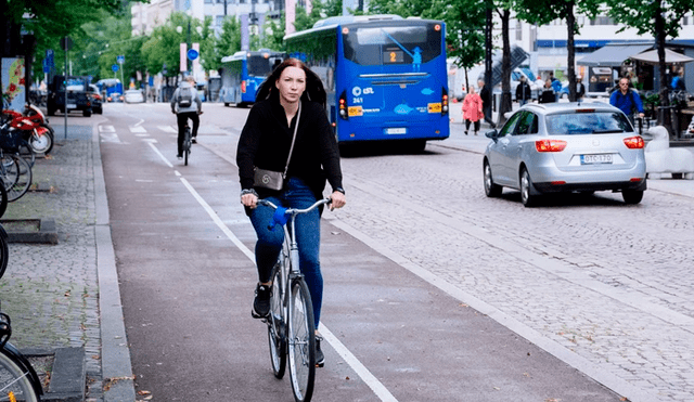 Lahti, ciudad de Finlandia premia a los habitantes voluntarios que cambien el vehículo por la bicicleta. Foto: AFP