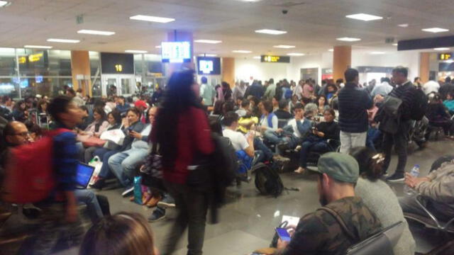 Cientos de pasajeros varados en aeropuerto de Chiclayo 