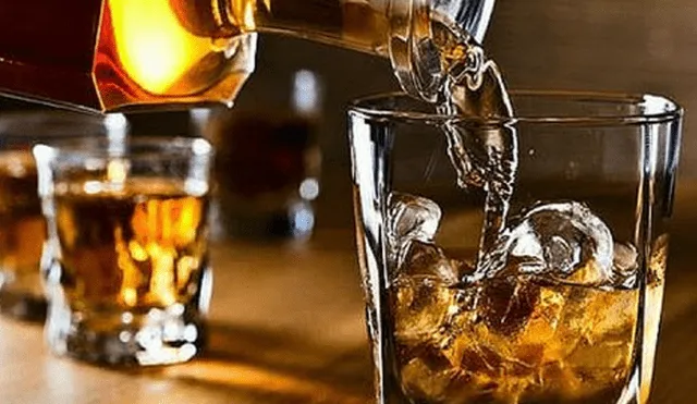 Jóvenes que consumen publicidad alcohólica son más propensos a ser bebedores