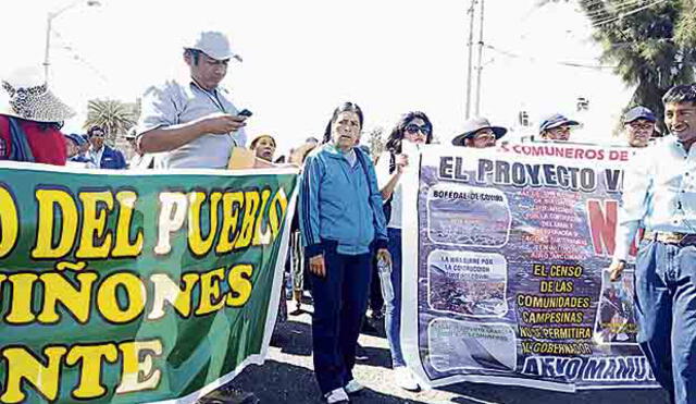 Colectivos de Tacna hacen plantón a Jiménez para exigirle que pida disculpas 
