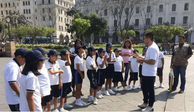 Escolares revaloran el patrimonio de la Plaza San Martín