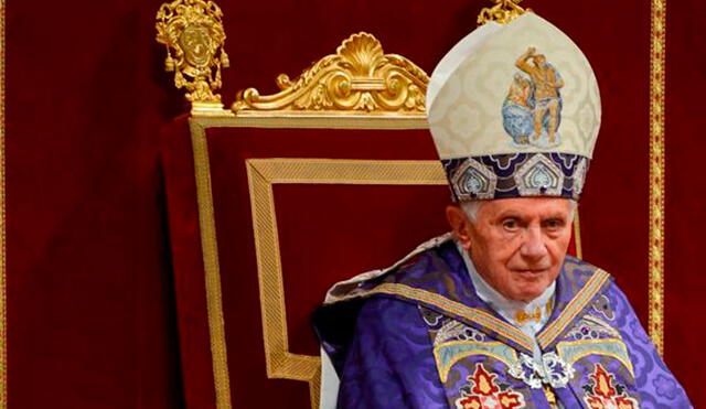 Benedicto XVI, cuya capilla ardiente empezará el lunes y su funeral será el jueves, inicia este documento póstumo agradeciendo a Dios por guiarle en "varios momentos de confusión". Foto: AFP