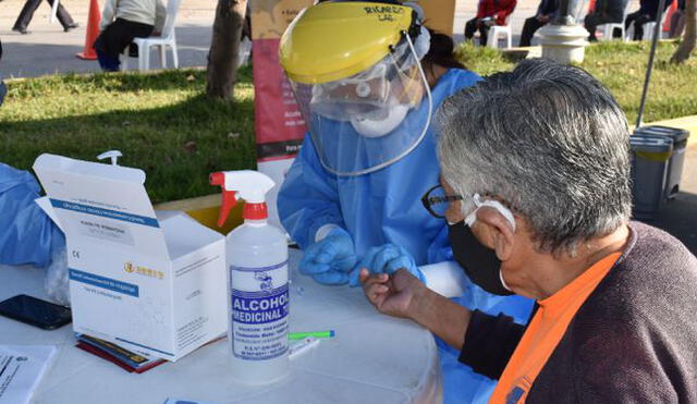 Aumentan casos de COVID-19 en adultos mayores de regiones del norte