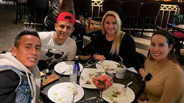 Christian Cueva y Pamela López junto a Yoshimar Yotún y su esposa  Foto: Instagram