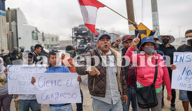 Tránsito en la Panamericana Sur es restringido. Foto: Rodrigo Talavera/ La República