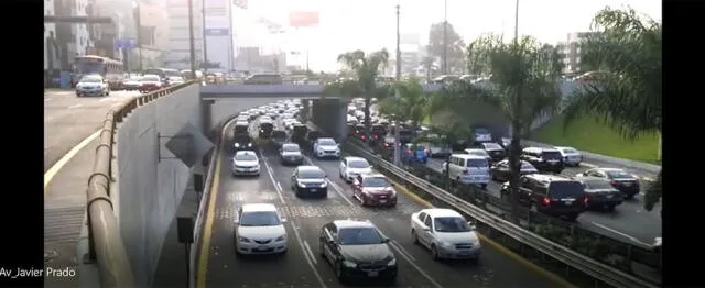 Tráfico en la Av. Javier Prado ocasiona serios retrasos [VIDEO]