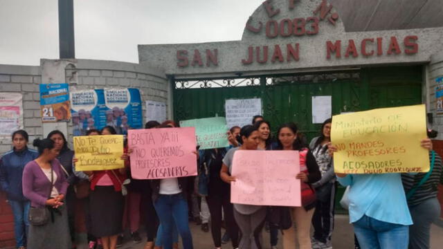 Padres de familia exigen que UGEL no vuelvan a contratar a profesor denunciado por acoso sexual. Créditos: Joel Robles / La República.