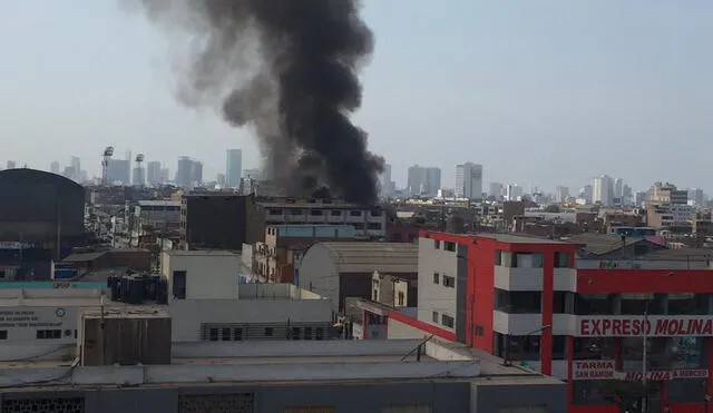 La Victoria: incendio afecta a varias viviendas cerca del estadio de Matute | VIDEO
